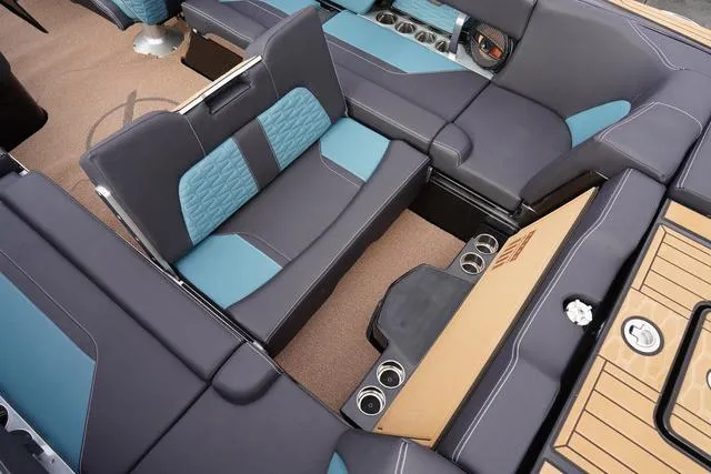 Slide: The Image of MasterCraft X24 2025 - 23