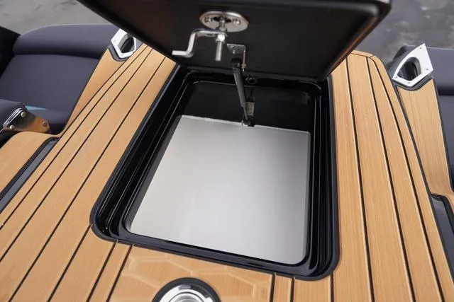 Slide: The Image of MasterCraft X24 2025 - 26