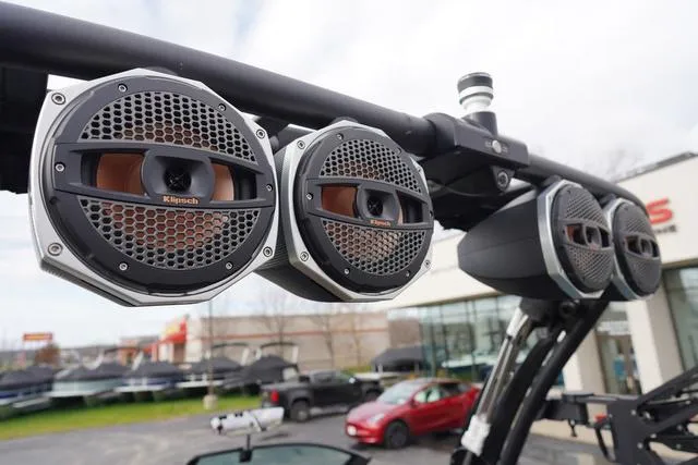 Slide: The Image of MasterCraft X24 2025 - 28