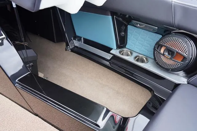 Slide: The Image of MasterCraft X24 2025 - 33