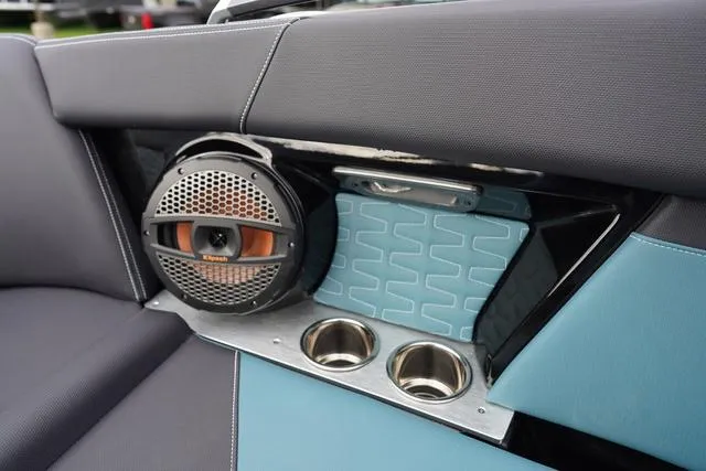 Slide: The Image of MasterCraft X24 2025 - 39