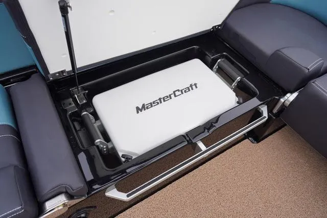Slide: The Image of MasterCraft X24 2025 - 43