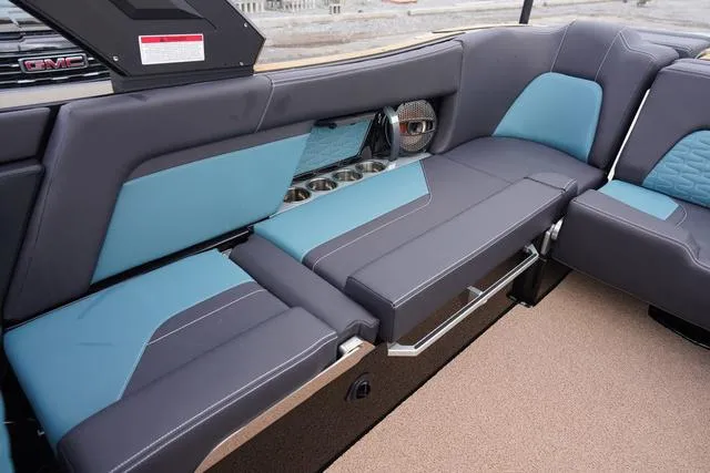 Slide: The Image of MasterCraft X24 2025 - 52