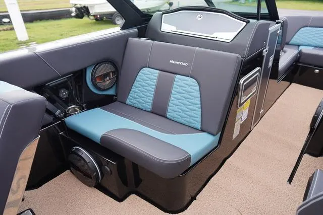 Slide: The Image of MasterCraft X24 2025 - 60