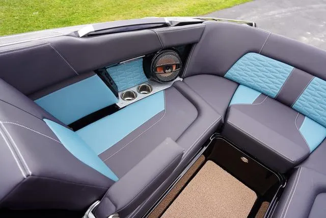 Slide: The Image of MasterCraft X24 2025 - 70