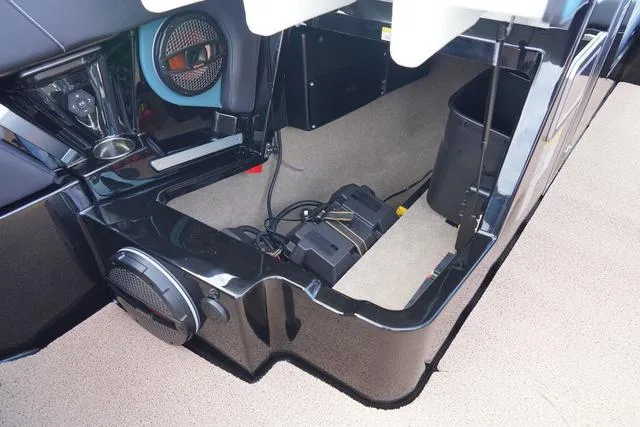 Slide: The Image of MasterCraft X24 2025 - 75