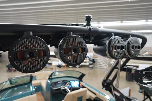 Slide: The Image of MasterCraft XT24 2025 - 19