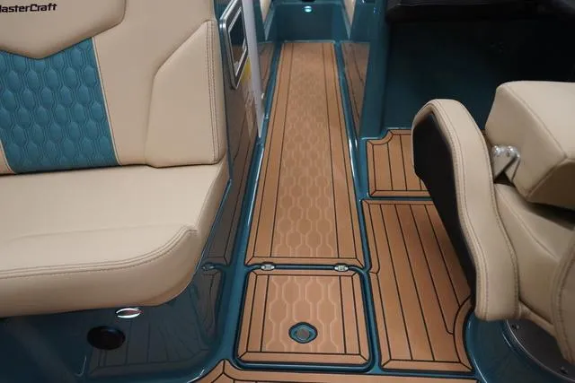 Slide: The Image of MasterCraft XT24 2025 - 27