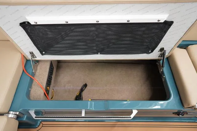 Slide: The Image of MasterCraft XT24 2025 - 30