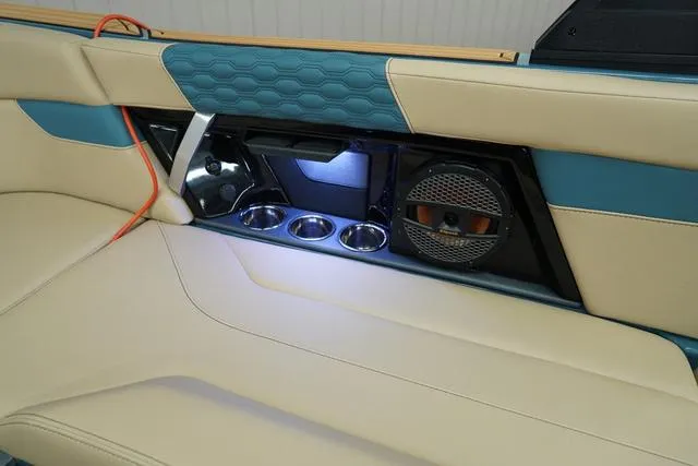 Slide: The Image of MasterCraft XT24 2025 - 31