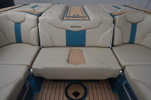 Slide: The Image of MasterCraft XT24 2025 - 32