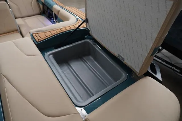 Slide: The Image of MasterCraft XT24 2025 - 8