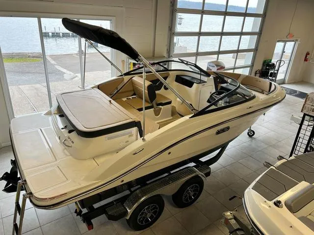 Slide: The Image of Sea Ray SPX 190 2025 - 1