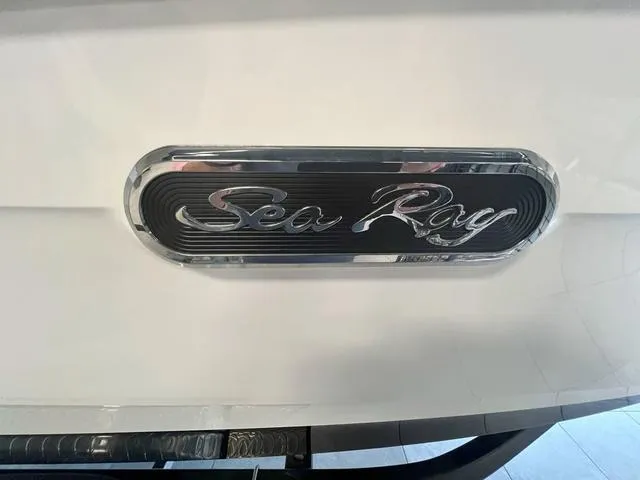 Slide: The Image of Sea Ray SPX 190 2025 - 3