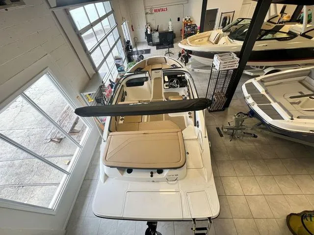 Slide: The Image of Sea Ray SPX 190 2025 - 4