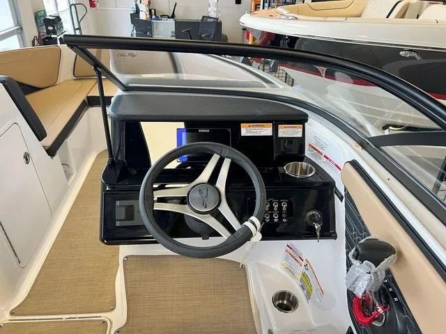 Slide: The Image of Sea Ray SPX 190 2025 - 5