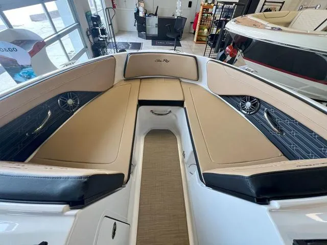 Slide: The Image of Sea Ray SPX 190 2025 - 7