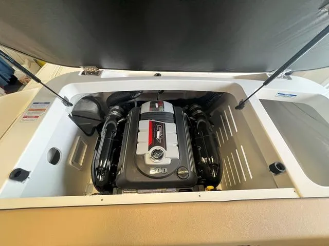 Slide: The Image of Sea Ray SPX 190 2025 - 8