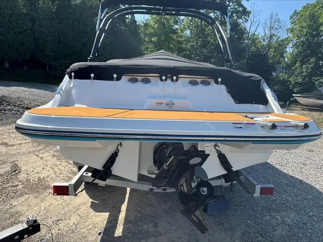 Slide: The Image of Bayliner V20i 2025 - 3