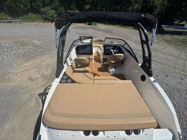 Slide: The Image of Bayliner V20i 2025 - 5