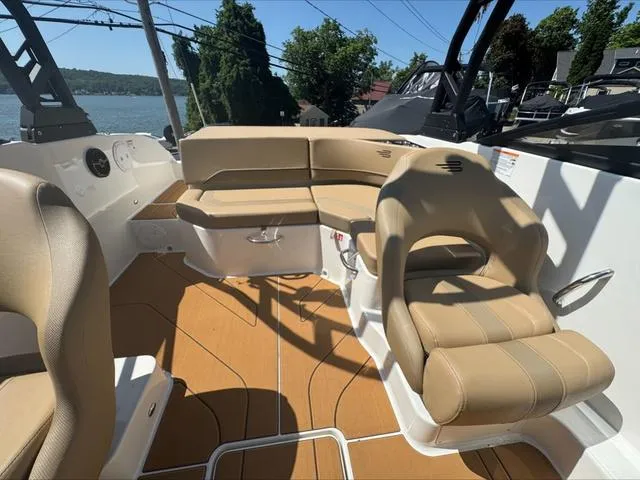 Slide: The Image of Bayliner V20i 2025 - 8