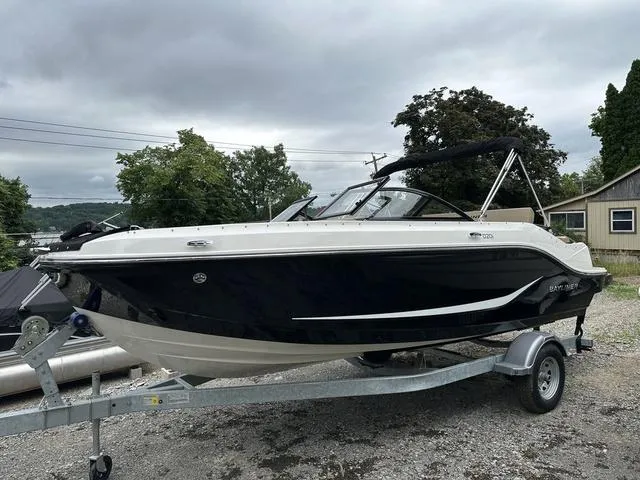 Slide: The Image of Bayliner D20I 2025 - 1