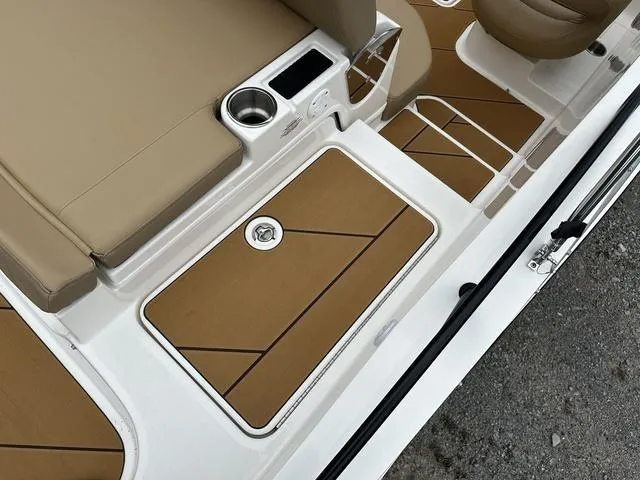 Slide: The Image of Bayliner D20I 2025 - 11