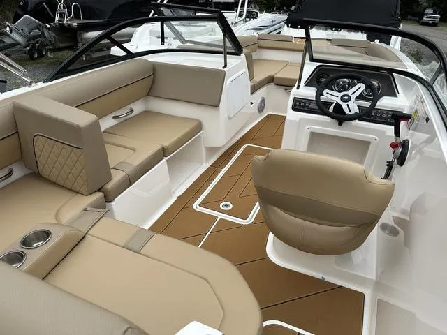 Slide: The Image of Bayliner D20I 2025 - 13