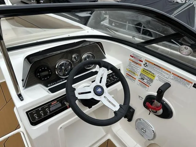 Slide: The Image of Bayliner D20I 2025 - 16