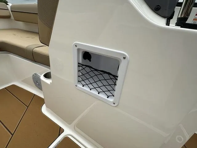 Slide: The Image of Bayliner D20I 2025 - 20