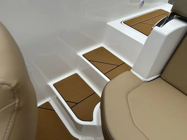 Slide: The Image of Bayliner D20I 2025 - 23