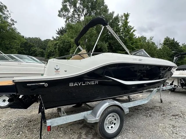 Slide: The Image of Bayliner D20I 2025 - 3