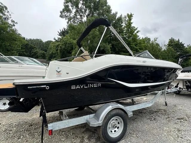 Slide: The Image of Bayliner D20I 2025 - 4