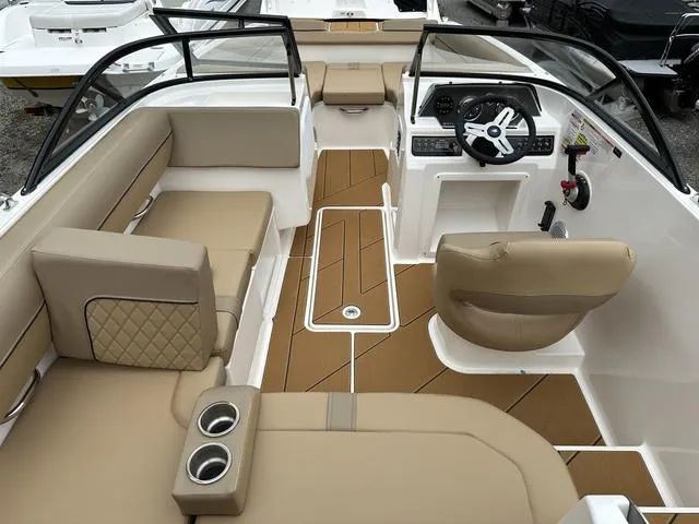 Slide: The Image of Bayliner D20I 2025 - 8