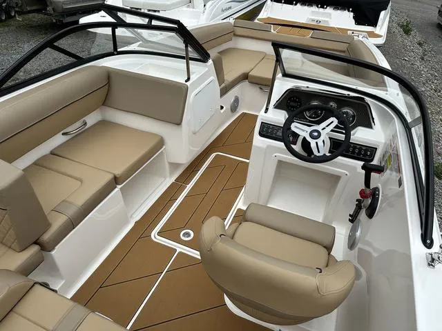 Slide: The Image of Bayliner D20I 2025 - 9