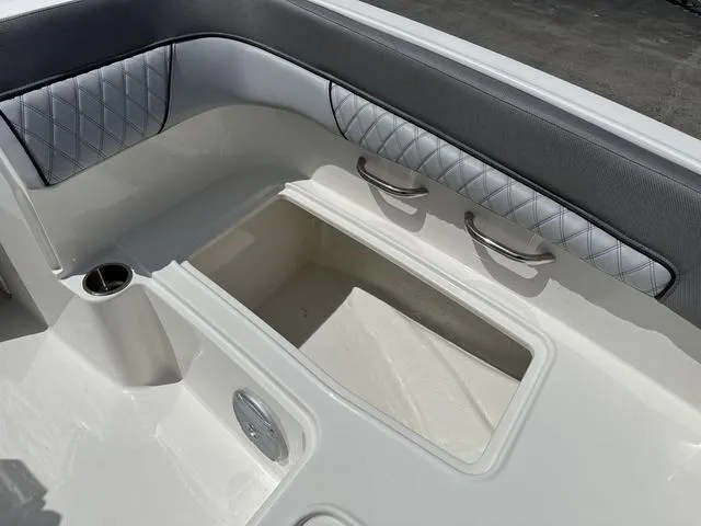 Slide: The Image of Bayliner D22I 2025 - 12