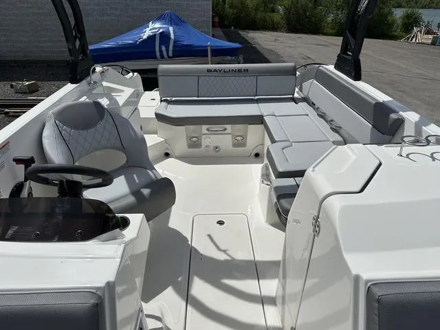 Slide: The Image of Bayliner D22I 2025 - 14