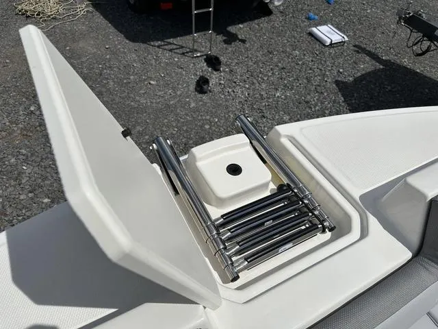 Slide: The Image of Bayliner D22I 2025 - 15