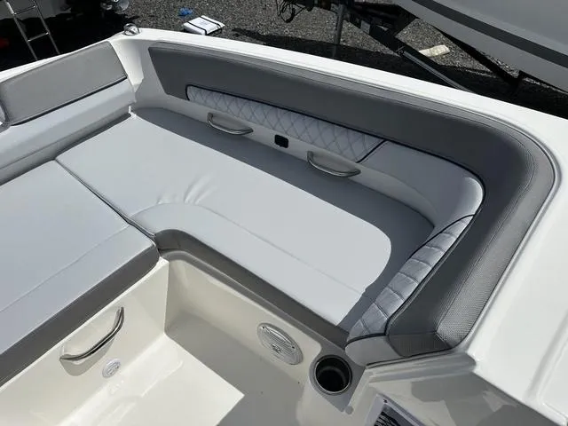 Slide: The Image of Bayliner D22I 2025 - 17