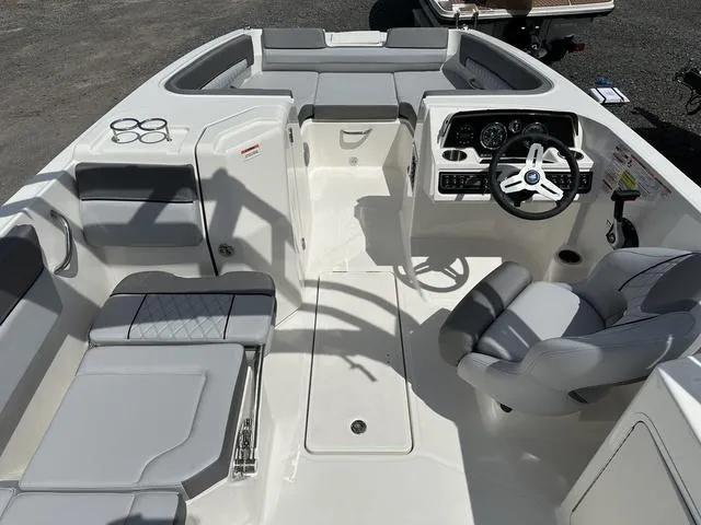 Slide: The Image of Bayliner D22I 2025 - 18