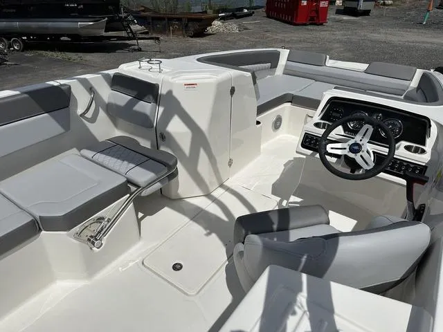 Slide: The Image of Bayliner D22I 2025 - 19