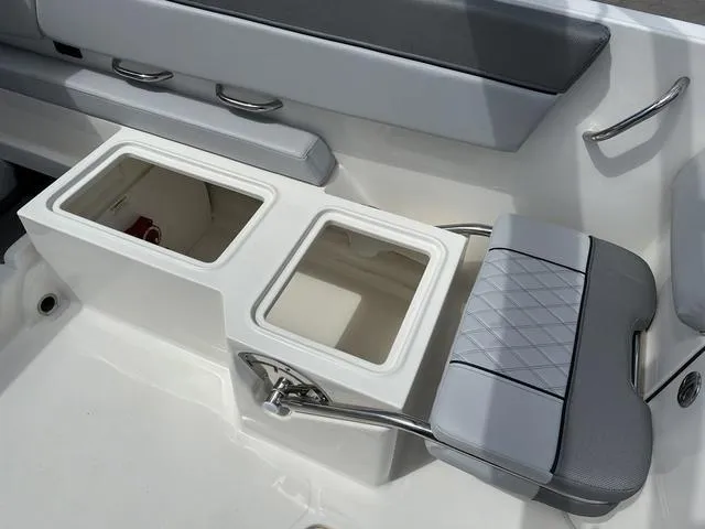 Slide: The Image of Bayliner D22I 2025 - 21