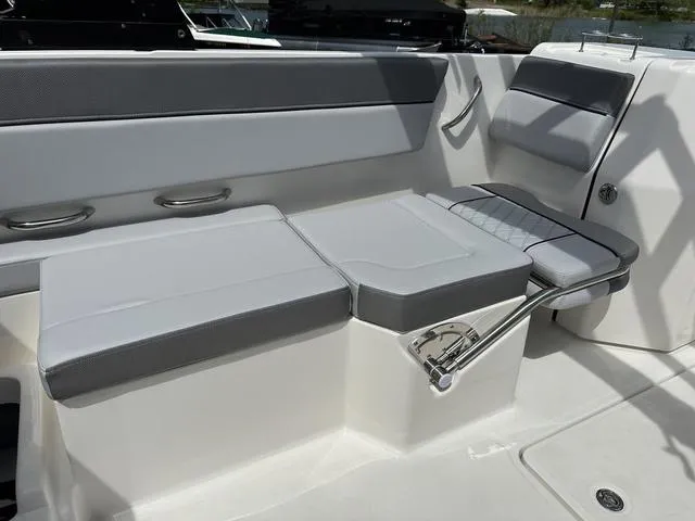 Slide: The Image of Bayliner D22I 2025 - 22