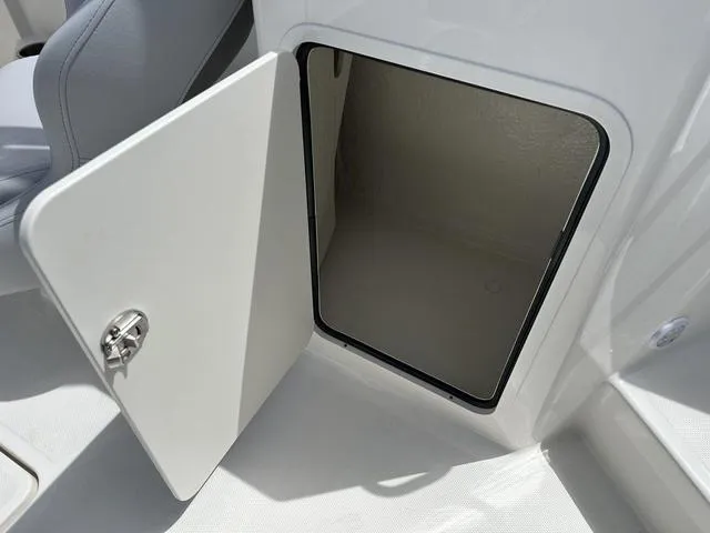 Slide: The Image of Bayliner D22I 2025 - 24