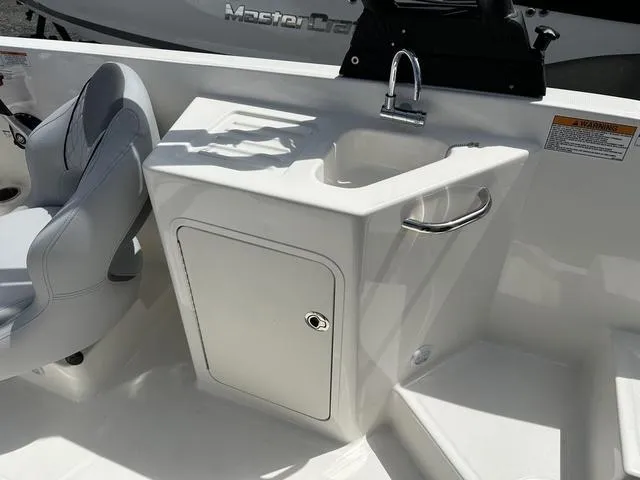 Slide: The Image of Bayliner D22I 2025 - 26