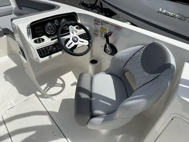 Slide: The Image of Bayliner D22I 2025 - 27