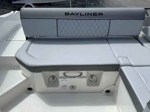 Slide: The Image of Bayliner D22I 2025 - 30