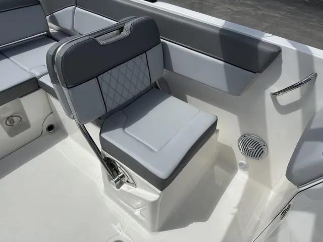 Slide: The Image of Bayliner D22I 2025 - 33