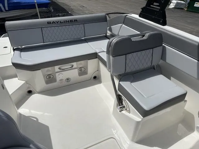 Slide: The Image of Bayliner D22I 2025 - 35