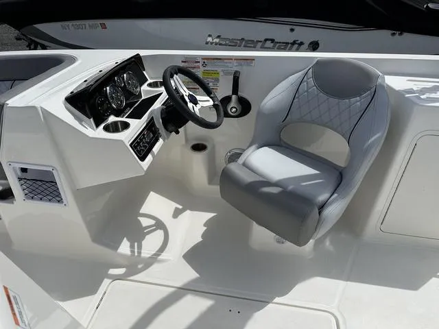 Slide: The Image of Bayliner D22I 2025 - 37